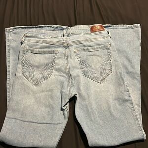Hollister high rise flare. size 8 short. No destruction.